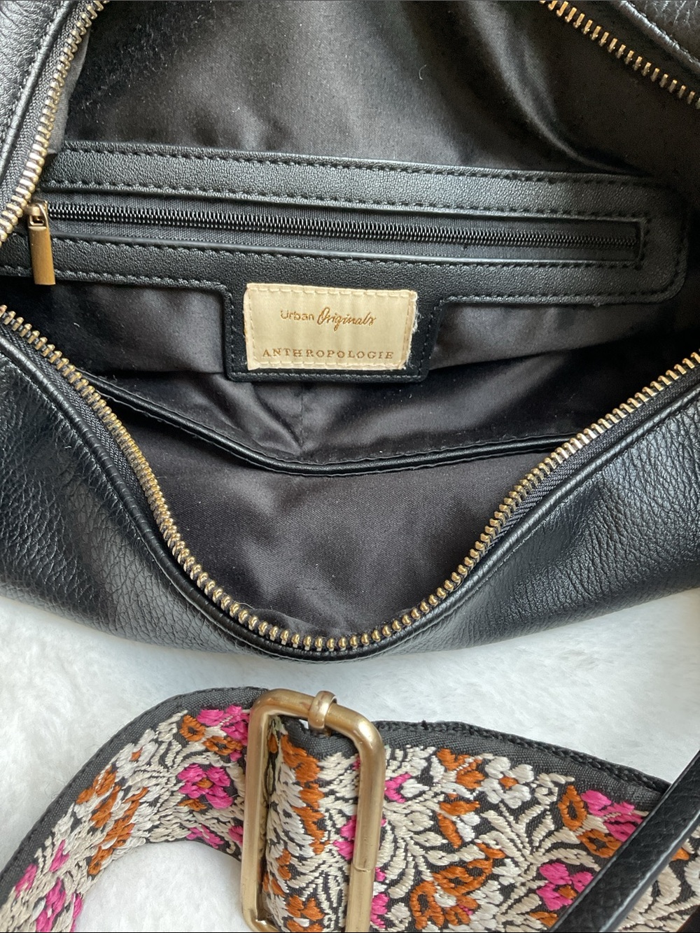 Anthropologie Urban Originals slouchy pebbled leather Crossbody Bag - Picture 2 of 11